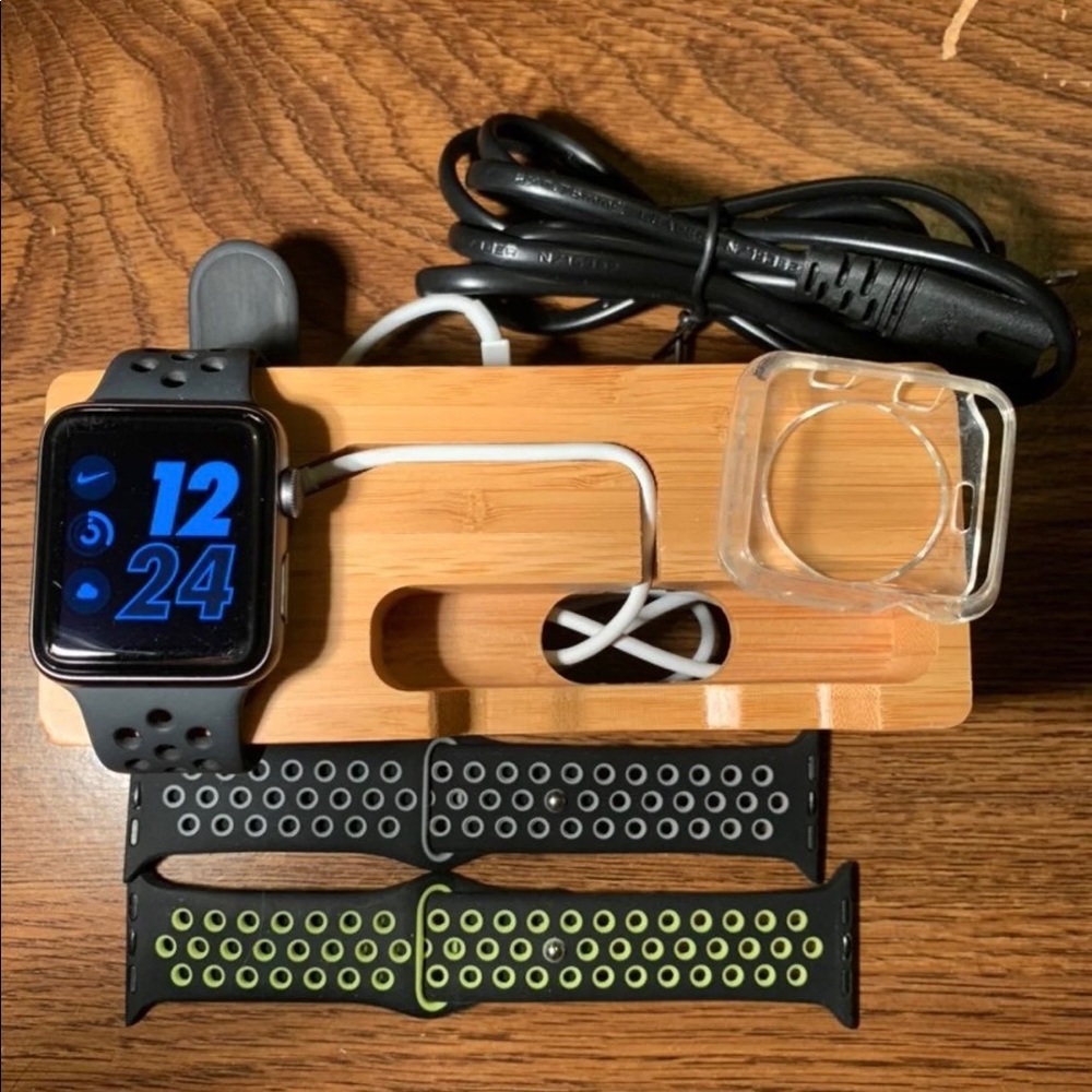 Apple Watch series 3 42mm screen minor scratches